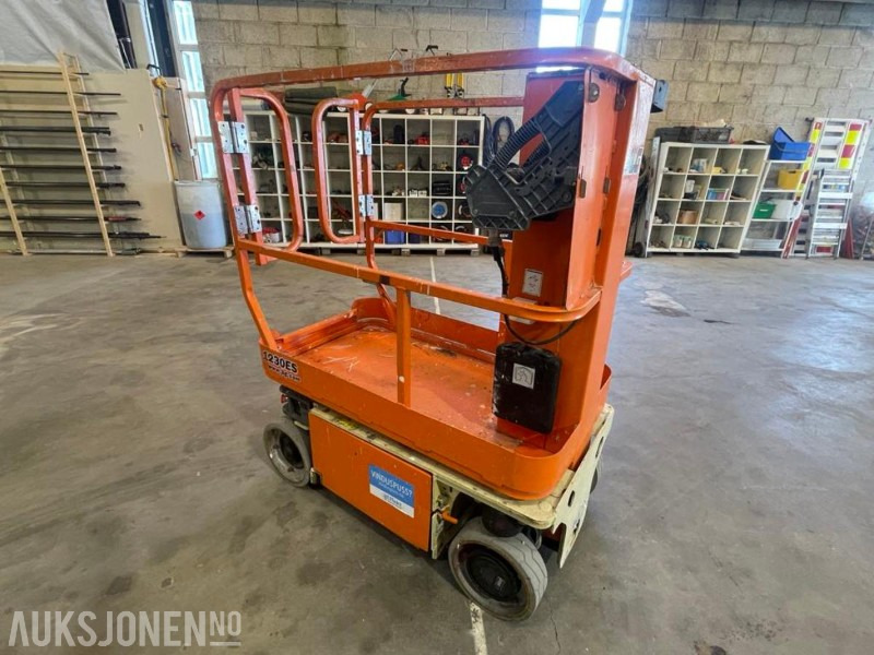 JLG 1230ES - 5,5m Mastelift. 2181 timer. - Plataforma elevadora: foto 2 JLG 1230ES - 5,5m Mastelift. 2181 timer. - Plataforma elevadora: foto 2