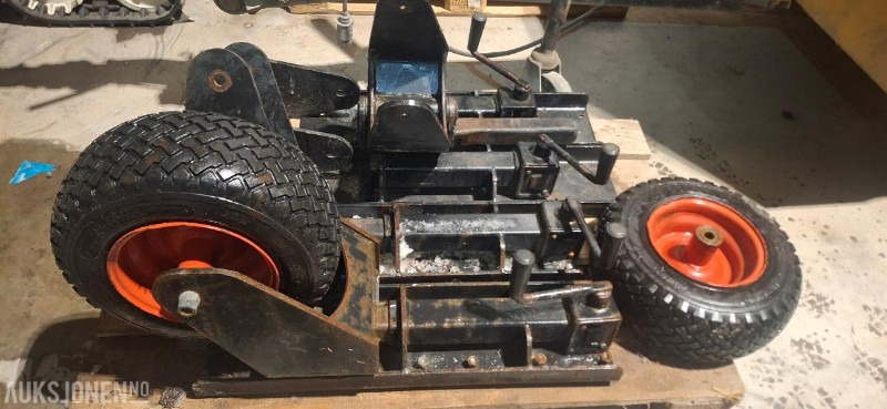 2000 Hjul til 2 trinns snøfres Westbjørn / Hydromann / Snowline 2450 / 2500 - - Maquinaria agrícola: foto 1 2000 Hjul til 2 trinns snøfres Westbjørn / Hydromann / Snowline 2450 / 2500 - - Maquinaria agrícola: foto 1