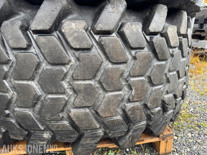 2014 2 stk Trelleborg Industrial Tractor 459 – 620/60 B34 Heavy Duty - Maquinaria agrícola: foto 3 2014 2 stk Trelleborg Industrial Tractor 459 – 620/60 B34 Heavy Duty - Maquinaria agrícola: foto 3