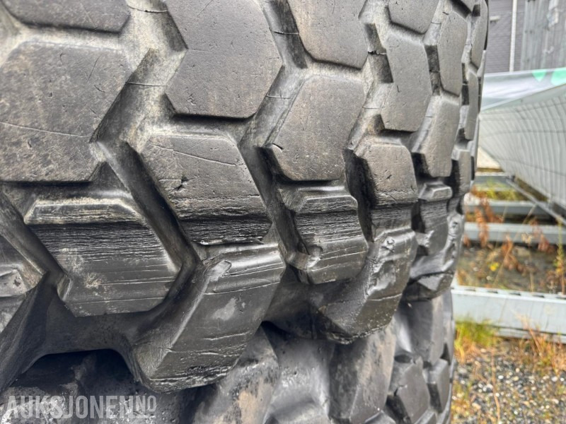 2014 2 stk Trelleborg Industrial Tractor 459 – 620/60 B34 Heavy Duty - Maquinaria agrícola: foto 4 2014 2 stk Trelleborg Industrial Tractor 459 – 620/60 B34 Heavy Duty - Maquinaria agrícola: foto 4