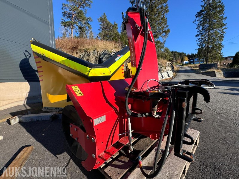 2017 Tokvam F 150 H - To trinns hydraulisk drevet snøfres - Frontmontert - SMS/trima feste - lite brukt - Maquinaria agrícola: foto 3 2017 Tokvam F 150 H - To trinns hydraulisk drevet snøfres - Frontmontert - SMS/trima feste - lite brukt - Maquinaria agrícola: foto 3