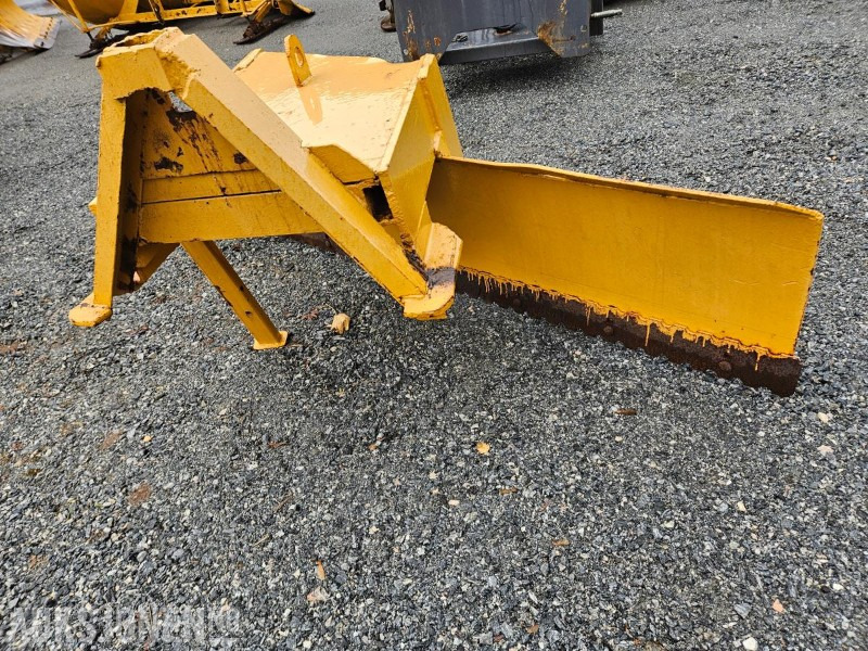 Bakmontert skjær / vegskrape - Triangelfeste - Fast vinkling - Maquinaria agrícola: foto 1 Bakmontert skjær / vegskrape - Triangelfeste - Fast vinkling - Maquinaria agrícola: foto 1