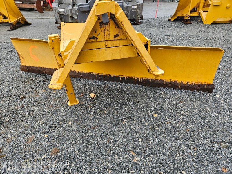 Bakmontert skjær / vegskrape - Triangelfeste - Fast vinkling - Maquinaria agrícola: foto 2 Bakmontert skjær / vegskrape - Triangelfeste - Fast vinkling - Maquinaria agrícola: foto 2