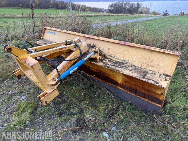 Maquinaria agrícola Bjørgum Dobbelt-skjær P3.0m - Triangelfeste: foto 1