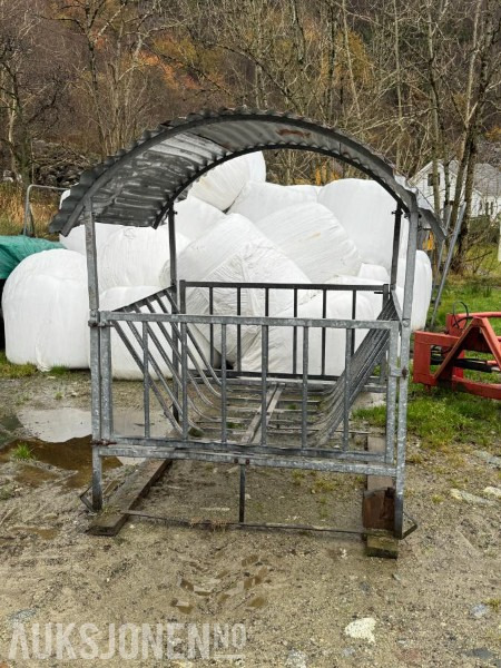 Felleskjøpet - Forhekk med Tak til Småfe - Maquinaria agrícola: foto 1 Felleskjøpet - Forhekk med Tak til Småfe - Maquinaria agrícola: foto 1