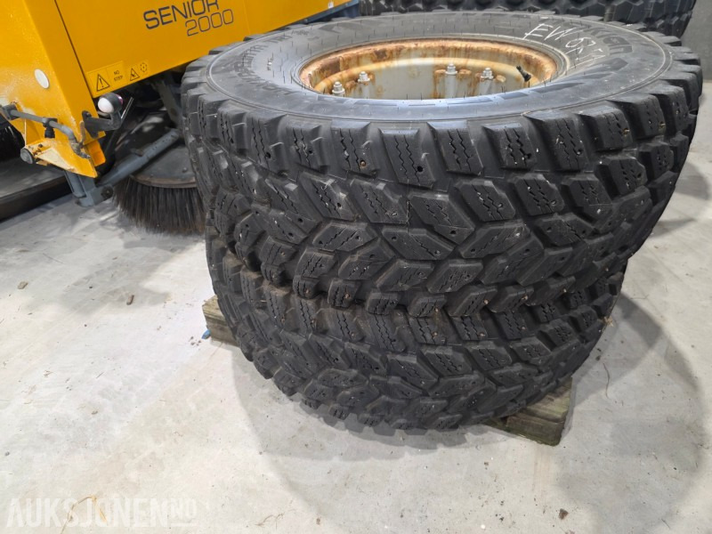 Nokian traktor dekk vinterdekk med pigg - Maquinaria agrícola: foto 3 Nokian traktor dekk vinterdekk med pigg - Maquinaria agrícola: foto 3