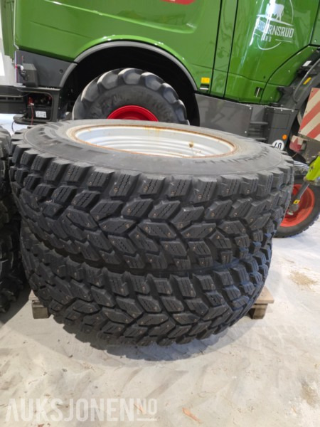 Nokian traktor dekk vinterdekk med pigg - Maquinaria agrícola: foto 2 Nokian traktor dekk vinterdekk med pigg - Maquinaria agrícola: foto 2