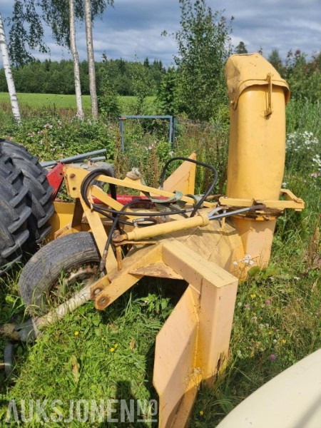 Traktor Snøfres 3 punkter feste med hydraulisk utkast - Maquinaria agrícola: foto 1 Traktor Snøfres 3 punkter feste med hydraulisk utkast - Maquinaria agrícola: foto 1