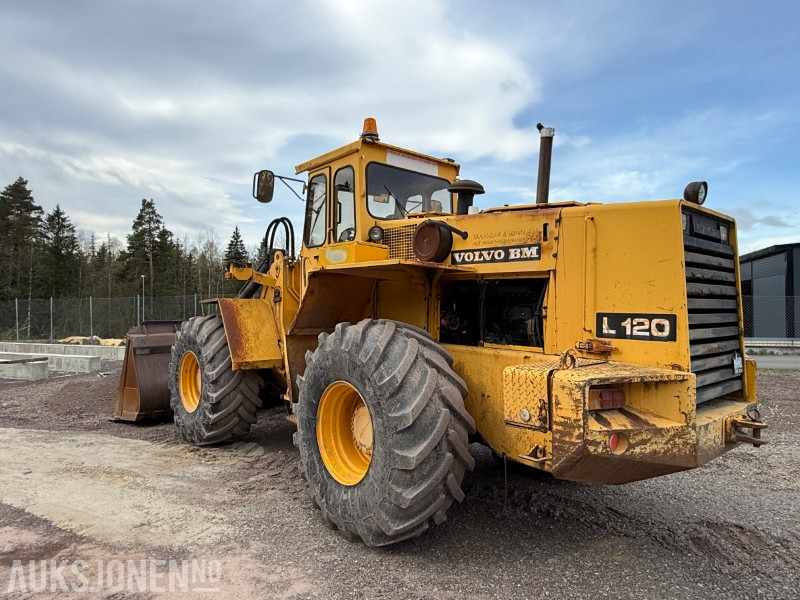 Volvo L120 Hjullaster - 4x4 - Gjerstad 2900L skuff - Nylig byttet dekk - Vekt montert - Cargadora de ruedas: foto 4 Volvo L120 Hjullaster - 4x4 - Gjerstad 2900L skuff - Nylig byttet dekk - Vekt montert - Cargadora de ruedas: foto 4