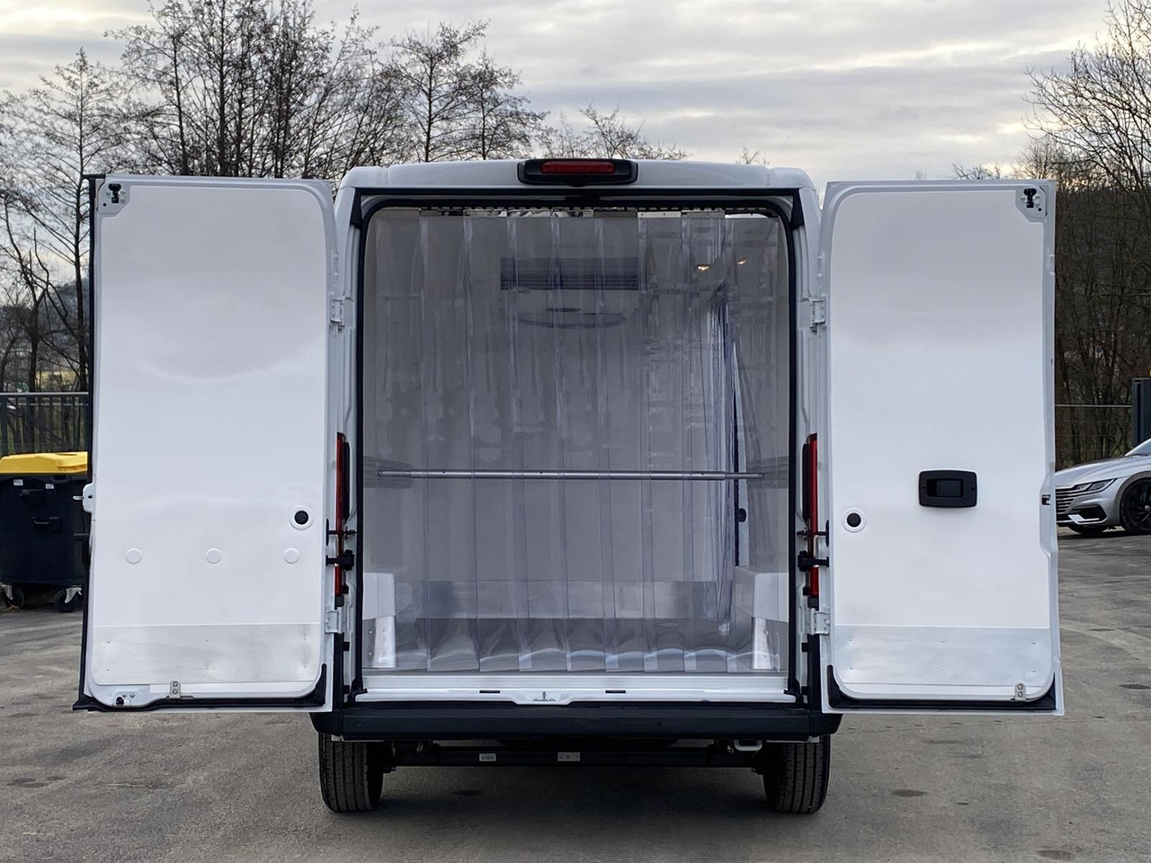 FIAT DUCATO L3H2 180PS BASE HEAVY / FRISCHDIENST + XARIOS 300 12-380V + Heizung - Furgoneta frigorifica: foto 4 FIAT DUCATO L3H2 180PS BASE HEAVY / FRISCHDIENST + XARIOS 300 12-380V + Heizung - Furgoneta frigorifica: foto 4