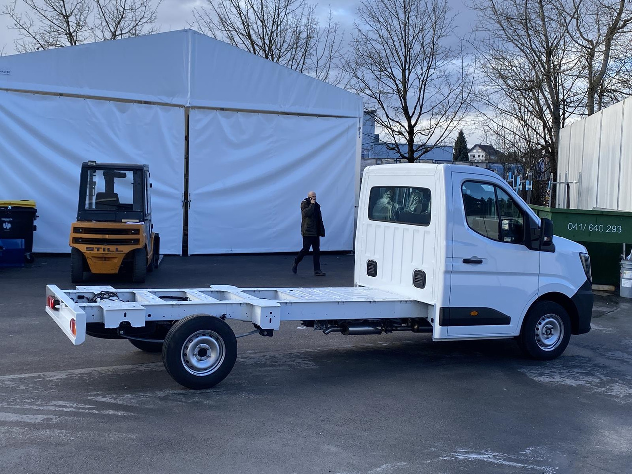 RENAULT NEW MASTER L3 170PS 1+2 PRITSCHE PLANE 4300MM - Furgoneta con lona: foto 2 RENAULT NEW MASTER L3 170PS 1+2 PRITSCHE PLANE 4300MM - Furgoneta con lona: foto 2