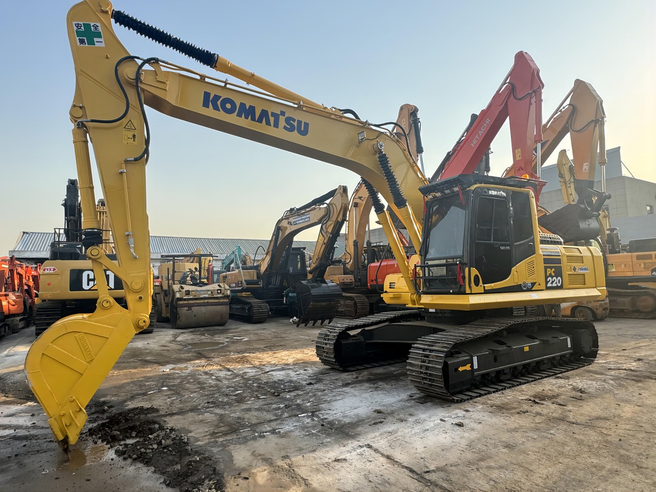 Komatsu PC220 PC210 PC200 Komatsu Crawler Hight Quality Used Excavator - Excavadora de cadenas: foto 5 Komatsu PC220 PC210 PC200 Komatsu Crawler Hight Quality Used Excavator - Excavadora de cadenas: foto 5