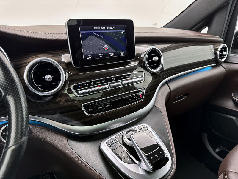 Mercedes-Benz V-Klasse 220d Lang Avantgarde Edition 8 Persoons incl. BPM Elektr schuifdeuren Nappa Leder Pano 8 zitplaatsen Geel kenteken - Minibús, Furgoneta de pasajeros: foto 5 Mercedes-Benz V-Klasse 220d Lang Avantgarde Edition 8 Persoons incl. BPM Elektr schuifdeuren Nappa Leder Pano 8 zitplaatsen Geel kenteken - Minibús, Furgoneta de pasajeros: foto 5