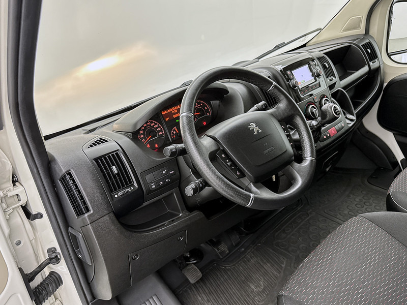 Peugeot Boxer 330 2.2 BlueHDi 120 L1H1 Premium Navigatie Achteruitrijcamera Betimmering Cruise Control - Furgoneta pequeña: foto 5 Peugeot Boxer 330 2.2 BlueHDi 120 L1H1 Premium Navigatie Achteruitrijcamera Betimmering Cruise Control - Furgoneta pequeña: foto 5