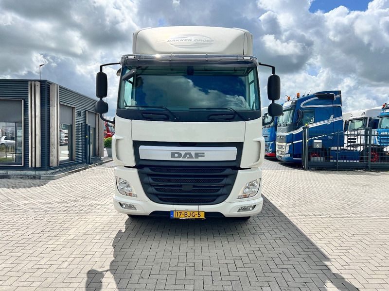 DAF CF 290 4x2 bakwagen Laadklep - Camión caja cerrada: foto 2 DAF CF 290 4x2 bakwagen Laadklep - Camión caja cerrada: foto 2