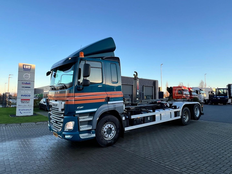 DAF CF85 6x2 containersysteem Only 350.000km / HIAB XR 26S Haakarmsyteem - Camión multibasculante: foto 1 DAF CF85 6x2 containersysteem Only 350.000km / HIAB XR 26S Haakarmsyteem - Camión multibasculante: foto 1
