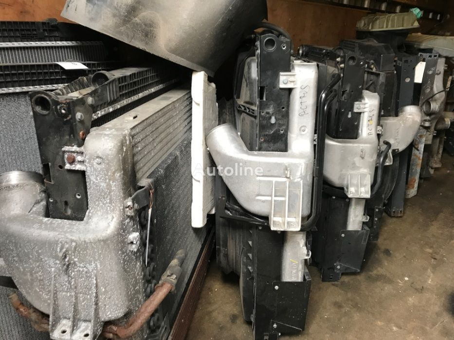 Radiatoare camion din dezmembrari - Radiador para Camión: foto 1 Radiatoare camion din dezmembrari - Radiador para Camión: foto 1