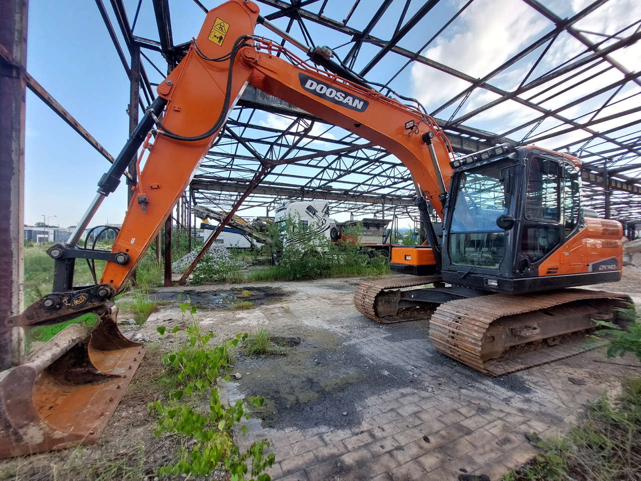 DOOSAN DX140LC-5 - Excavadora de cadenas: foto 4 DOOSAN DX140LC-5 - Excavadora de cadenas: foto 4