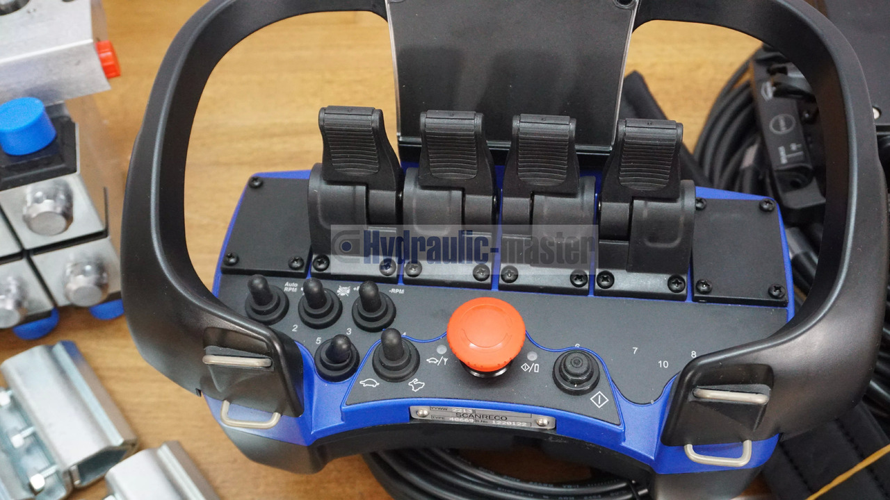 Scanreco RC 400 Radio Remote Control with 4 Functions with Actuators 12/24V for HIAB - Maquinaria de construcción: foto 3 Scanreco RC 400 Radio Remote Control with 4 Functions with Actuators 12/24V for HIAB - Maquinaria de construcción: foto 3