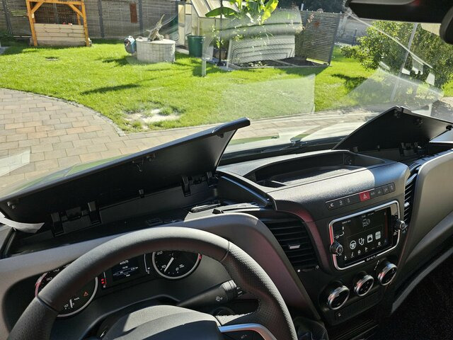 Furgoneta caja cerrada IVECO Daily 35S18 3.0 Koffer Voll-LED Navigation: foto 13