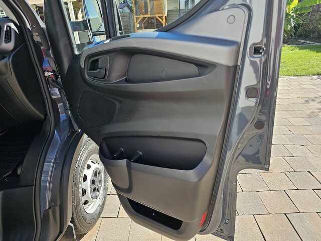 Furgoneta caja cerrada IVECO Daily 35S18 3.0 Koffer Voll-LED Navigation: foto 20