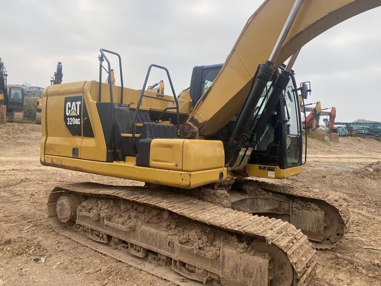 CATERPILLAR 320GC - Excavadora de cadenas: foto 3 CATERPILLAR 320GC - Excavadora de cadenas: foto 3