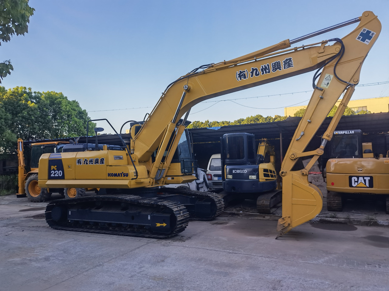 KOMATSU PC220-8 - Excavadora de cadenas: foto 2 KOMATSU PC220-8 - Excavadora de cadenas: foto 2