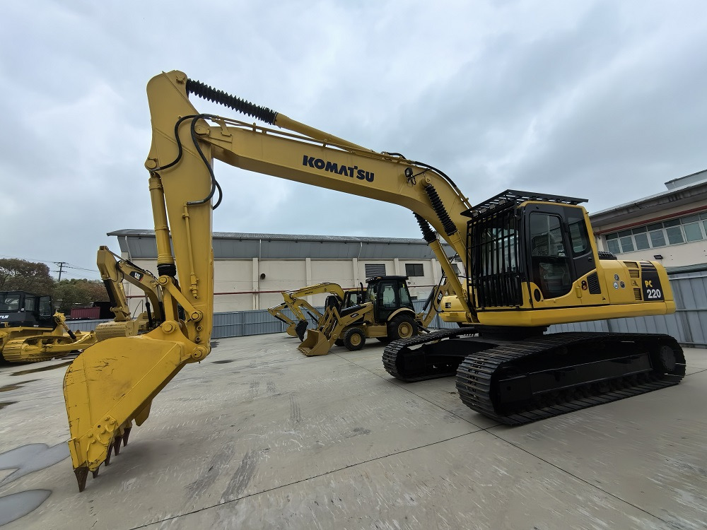 KOMATSU PC220-8 excavator - Excavadora de cadenas: foto 1 KOMATSU PC220-8 excavator - Excavadora de cadenas: foto 1