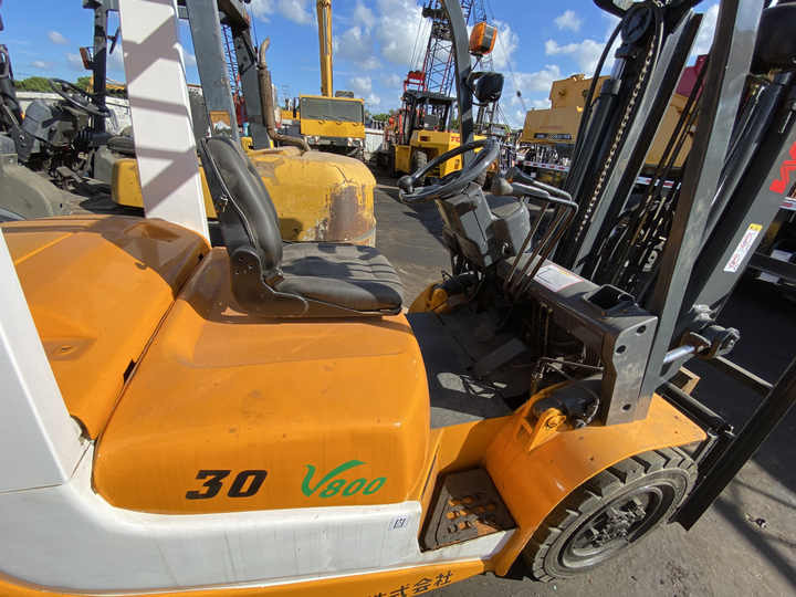 Second Hand komatsu tcm FD30 with good condition and high performance forklift TCM FD30 in stock - Carretilla elevadora diésel: foto 3 Second Hand komatsu tcm FD30 with good condition and high performance forklift TCM FD30 in stock - Carretilla elevadora diésel: foto 3