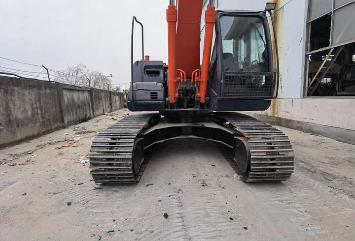 Used Hitachi ZX200-3 excavator 20 tons crawler excavator zx200-3 with good condition for sale in china - Excavadora: foto 5 Used Hitachi ZX200-3 excavator 20 tons crawler excavator zx200-3 with good condition for sale in china - Excavadora: foto 5