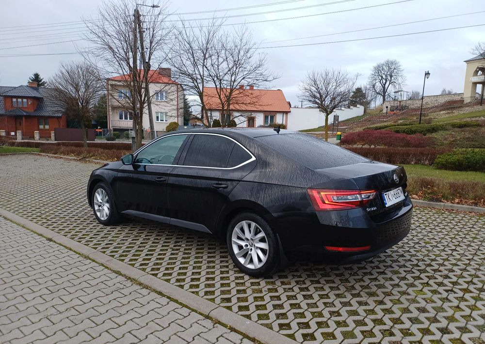Skoda Superb 2.0 TDI Ambition - Sedan: foto 3 Skoda Superb 2.0 TDI Ambition - Sedan: foto 3
