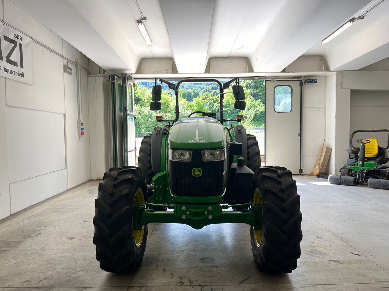 JOHN DEERE 5100 M - Tractor: foto 3 JOHN DEERE 5100 M - Tractor: foto 3