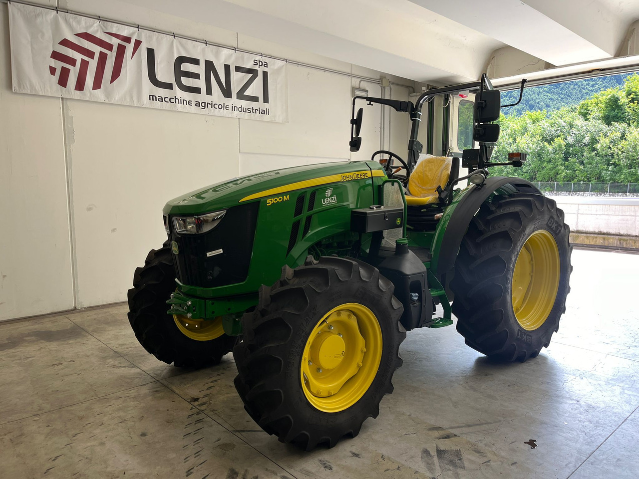 JOHN DEERE 5100 M - Tractor: foto 2 JOHN DEERE 5100 M - Tractor: foto 2