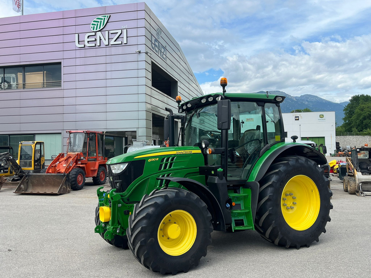 JOHN DEERE 6130 - Tractor: foto 1 JOHN DEERE 6130 - Tractor: foto 1