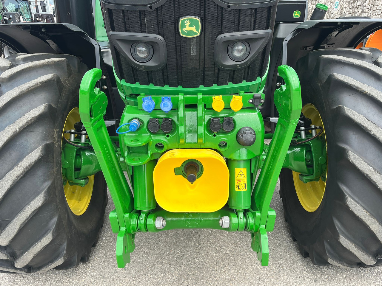 JOHN DEERE 6130 - Tractor: foto 3 JOHN DEERE 6130 - Tractor: foto 3