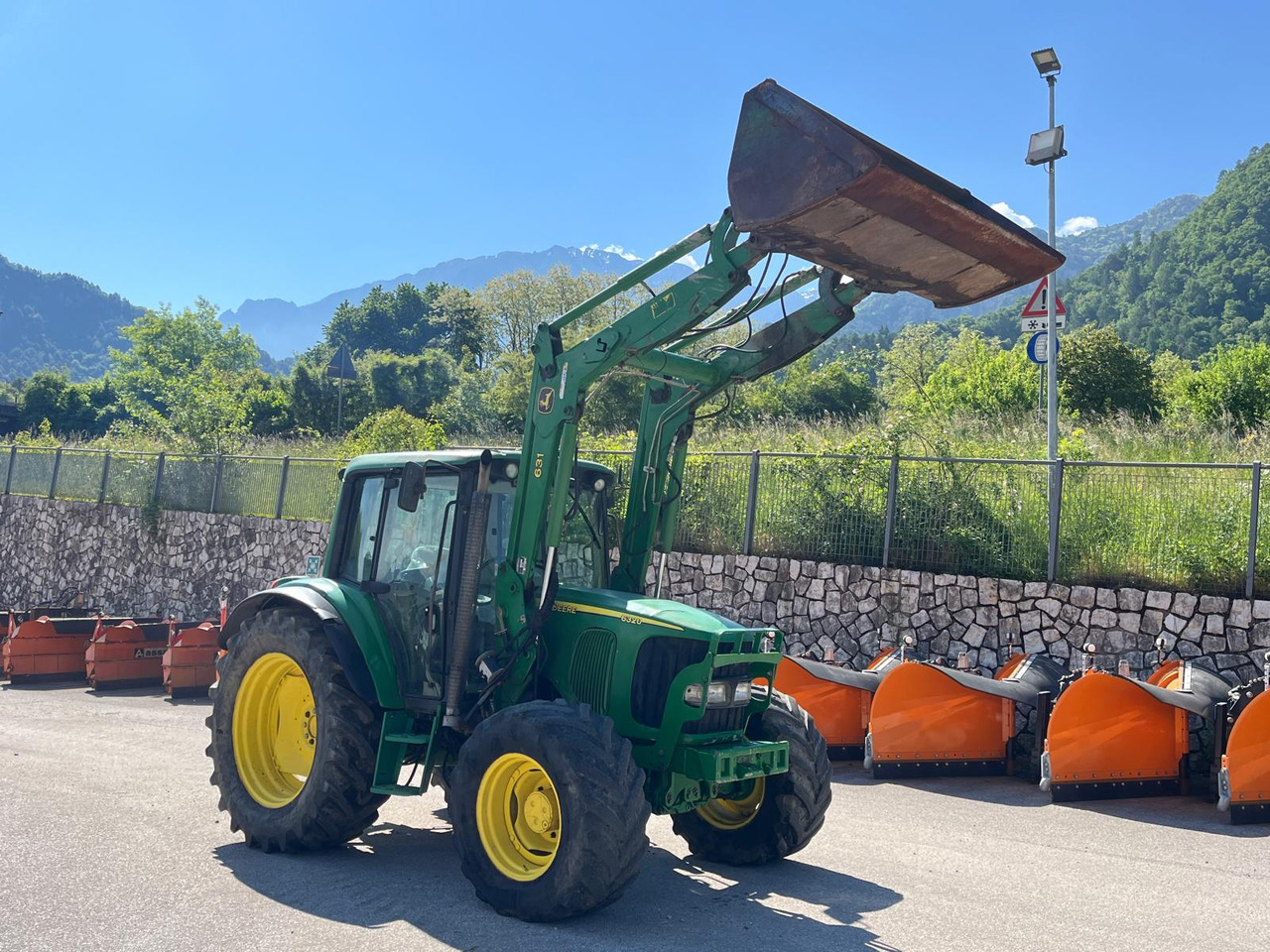 JOHN DEERE 6320 - Tractor: foto 3 JOHN DEERE 6320 - Tractor: foto 3