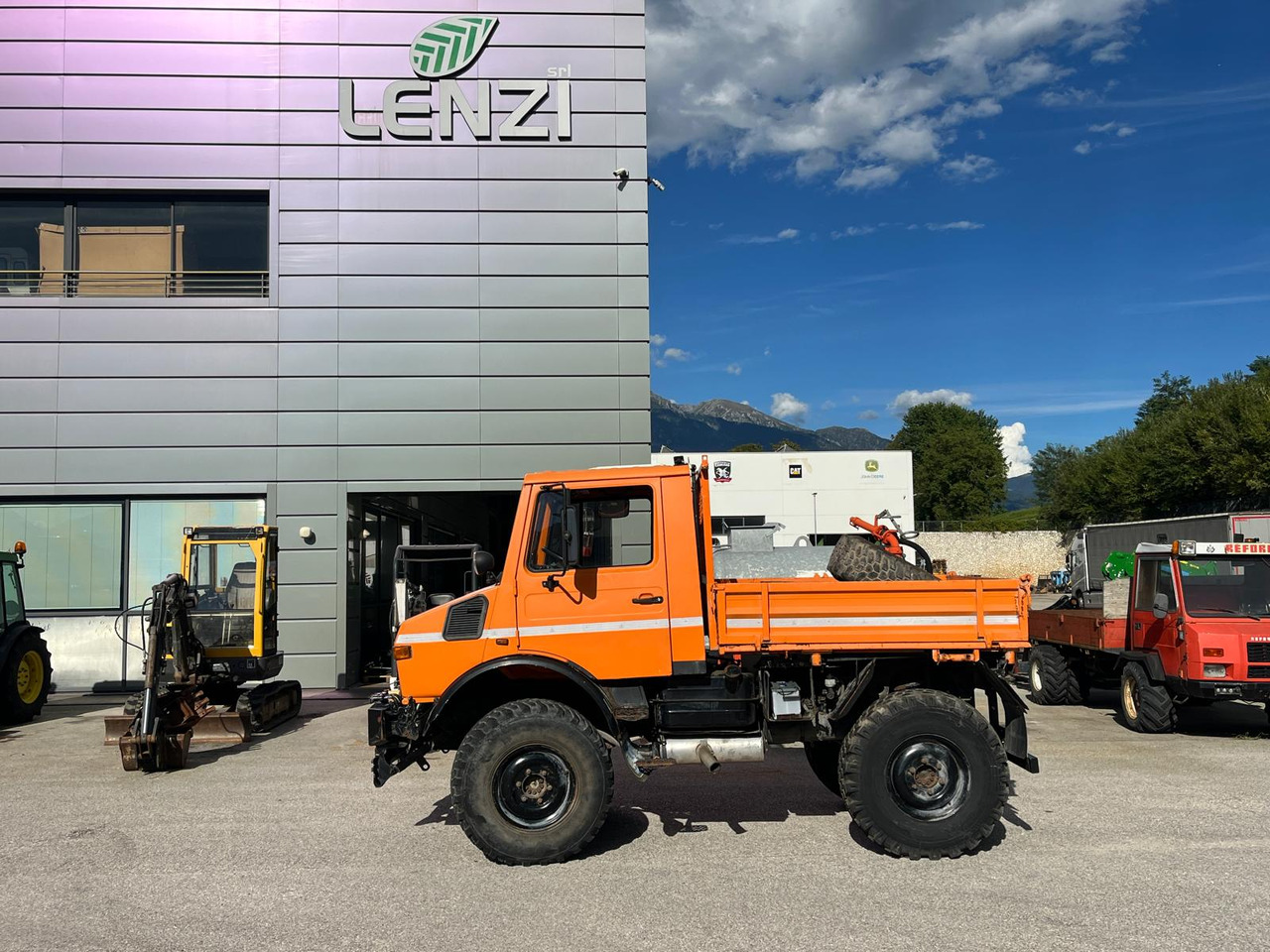 MERCEDES BENZ UNIMOG U1200 – 70 - Camión volquete: foto 2 MERCEDES BENZ UNIMOG U1200 – 70 - Camión volquete: foto 2