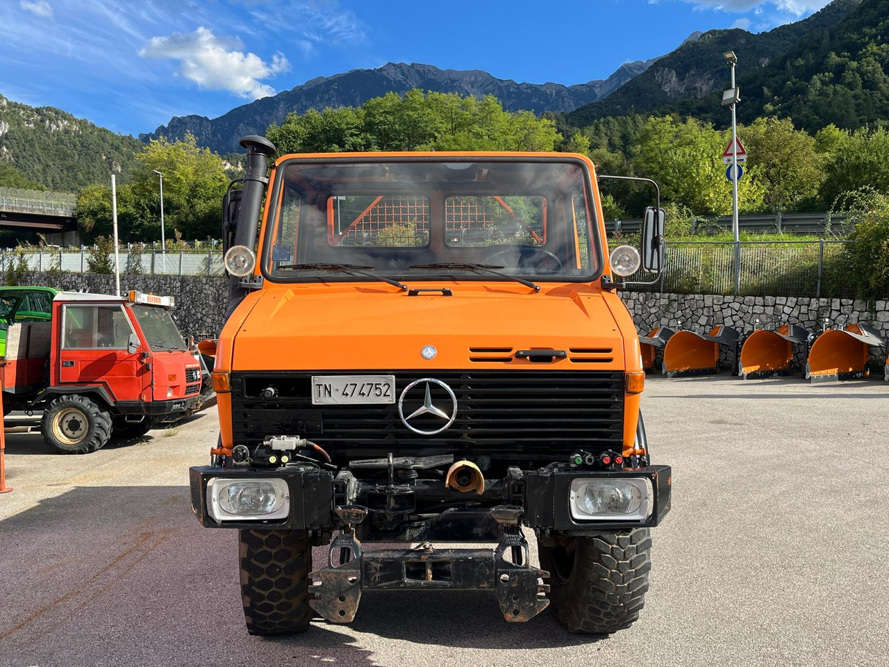 MERCEDES BENZ UNIMOG U1200 – 70 - Camión volquete: foto 3 MERCEDES BENZ UNIMOG U1200 – 70 - Camión volquete: foto 3