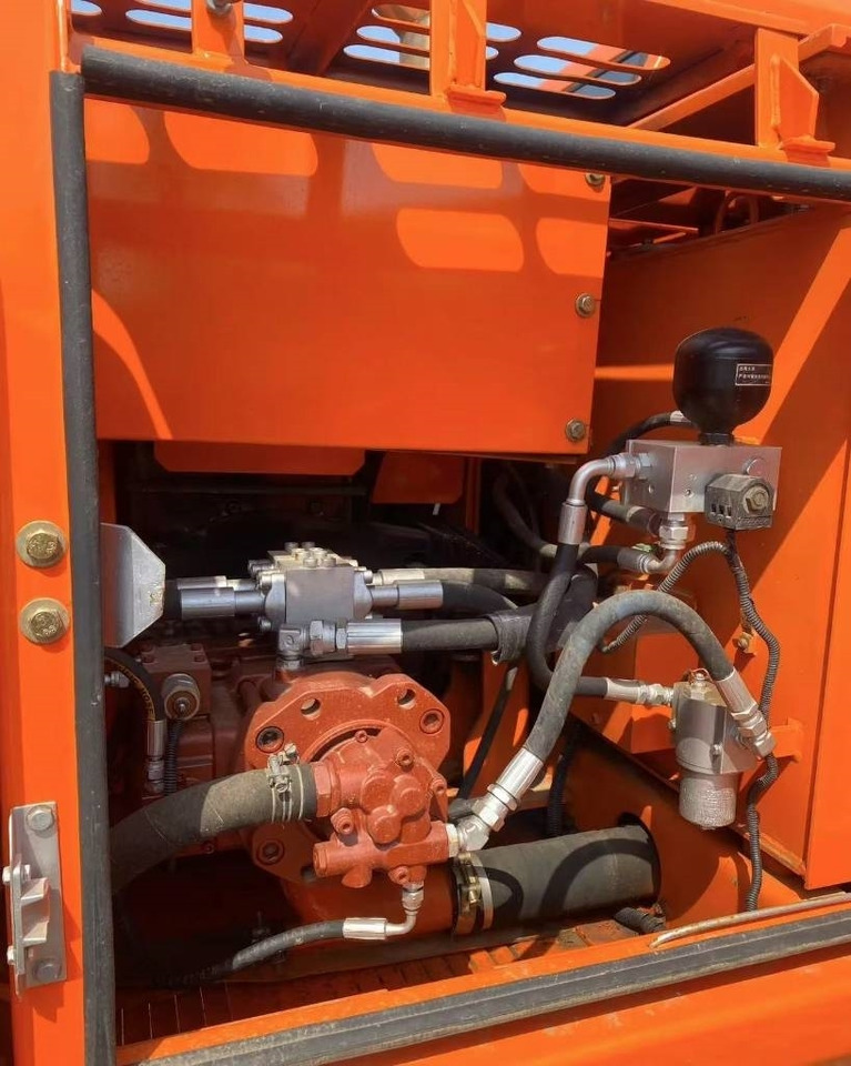 Doosan DH 150 - Excavadora de cadenas: foto 3 Doosan DH 150 - Excavadora de cadenas: foto 3