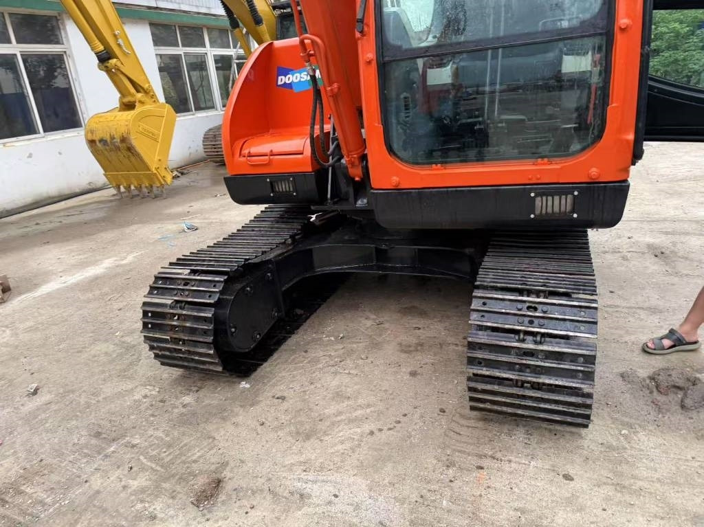 Excavadora de cadenas Doosan DX 75: foto 8
