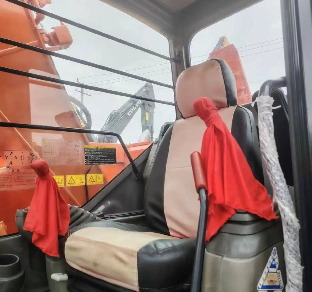 Excavadora de cadenas Hitachi 135US-6: foto 8