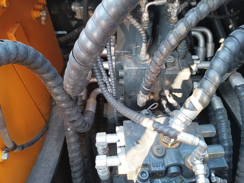 Hyundai R 220-9 S - Excavadora de cadenas: foto 2 Hyundai R 220-9 S - Excavadora de cadenas: foto 2