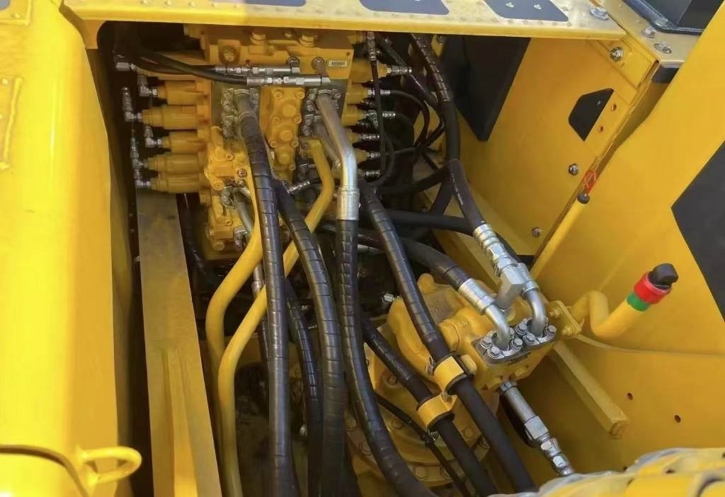 Komatsu PC 200-8 - Excavadora de cadenas: foto 3 Komatsu PC 200-8 - Excavadora de cadenas: foto 3