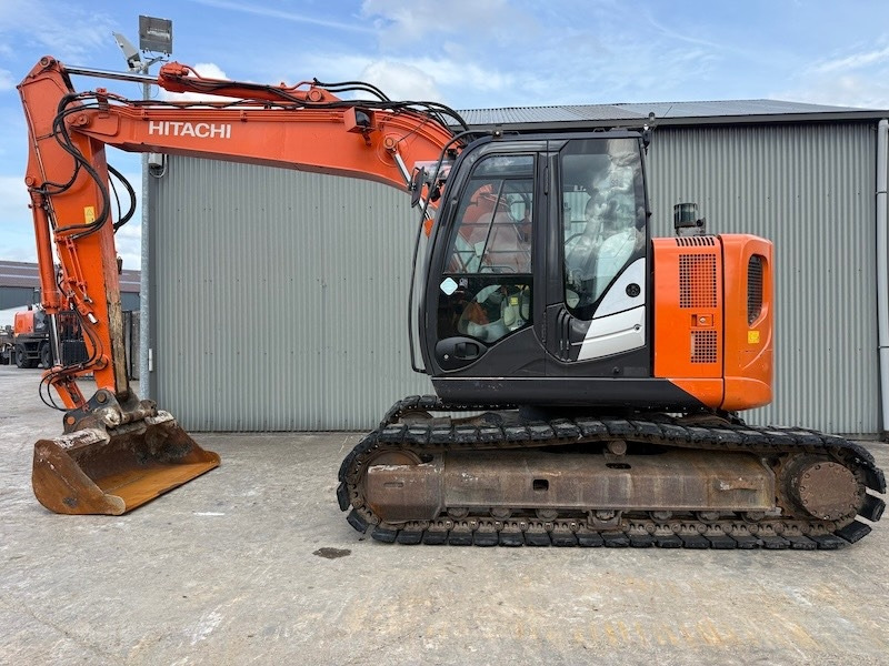 Hitachi ZX 135 US-5B - Excavadora de cadenas: foto 1 Hitachi ZX 135 US-5B - Excavadora de cadenas: foto 1