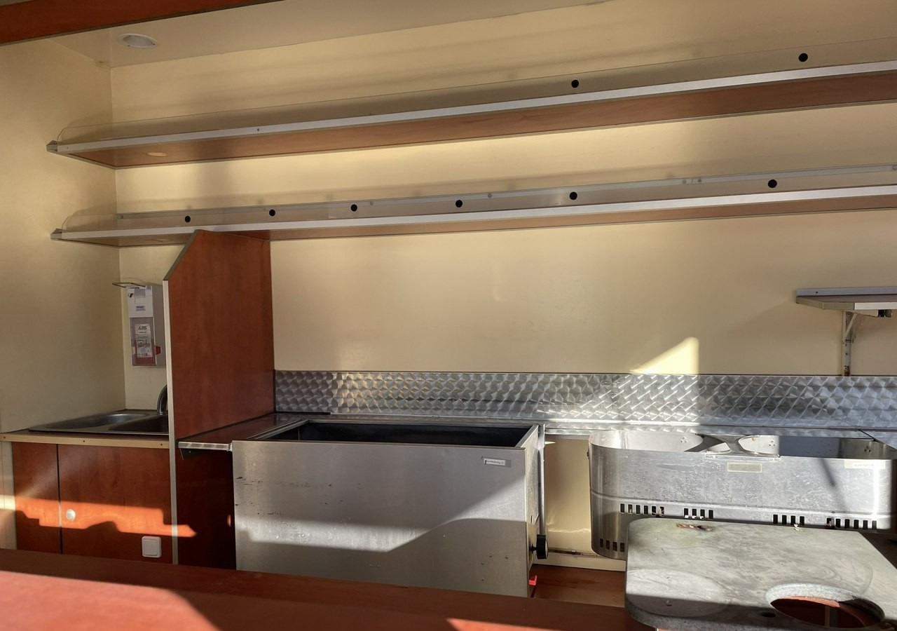 Fiat Ducato Autosklep wędlin Gastronomiczna food truck foodtruck sklep 118tkm 20 - Camión tienda: foto 5 Fiat Ducato Autosklep wędlin Gastronomiczna food truck foodtruck sklep 118tkm 20 - Camión tienda: foto 5