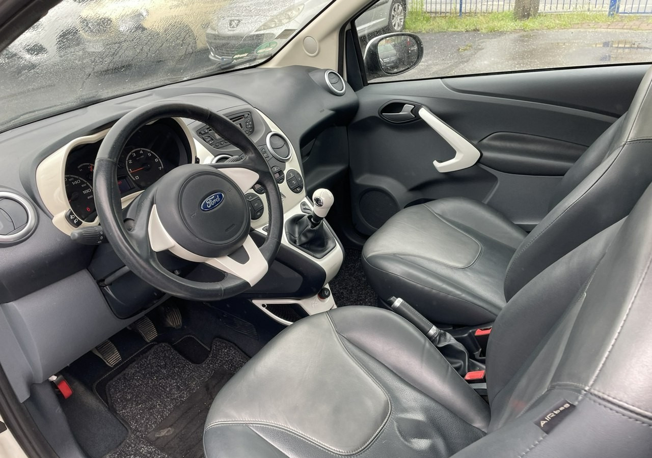 Ford KA II Ford KA 1.2 Champions Edition Klima Panorama 2012 - Hatchback: foto 3 Ford KA II Ford KA 1.2 Champions Edition Klima Panorama 2012 - Hatchback: foto 3