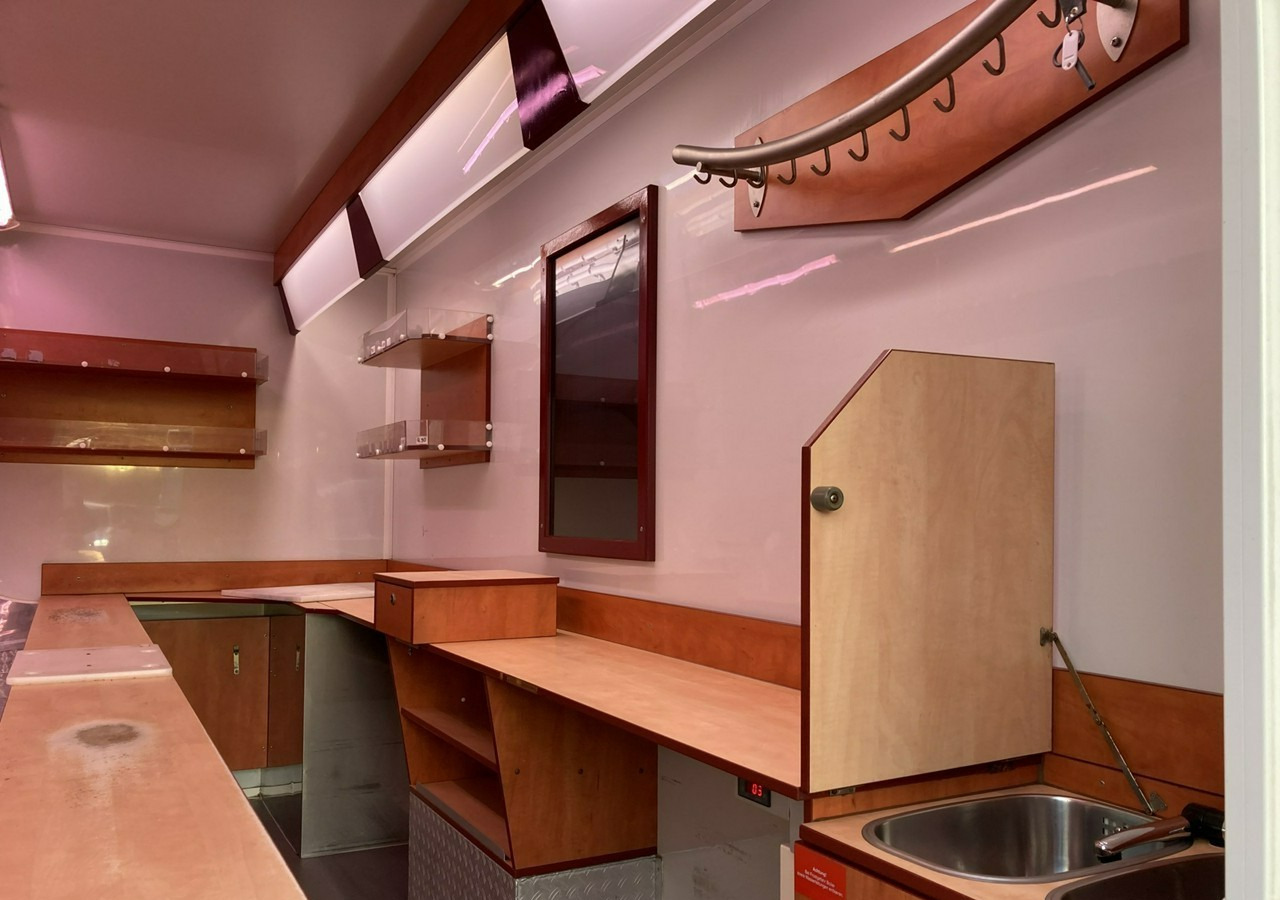 Inna Inny Autosklep wędlin Gastronomiczna food truck foodtruck sklep 2004 - Remolque venta ambulante: foto 5 Inna Inny Autosklep wędlin Gastronomiczna food truck foodtruck sklep 2004 - Remolque venta ambulante: foto 5