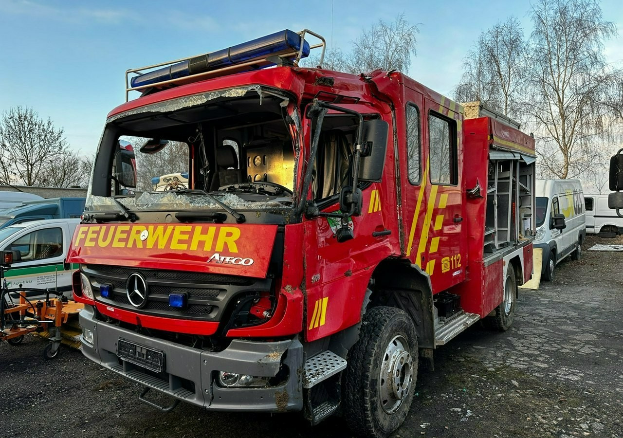 Mercedes-Benz Atego 918 Straż Pożarna 4X4 Wóz strażacki 2006 Atego 918 Straż Pożarna 4X4 Wóz strażacki 2006 - Camión de bomberos: foto 3 Mercedes-Benz Atego 918 Straż Pożarna 4X4 Wóz strażacki 2006 Atego 918 Straż Pożarna 4X4 Wóz strażacki 2006 - Camión de bomberos: foto 3