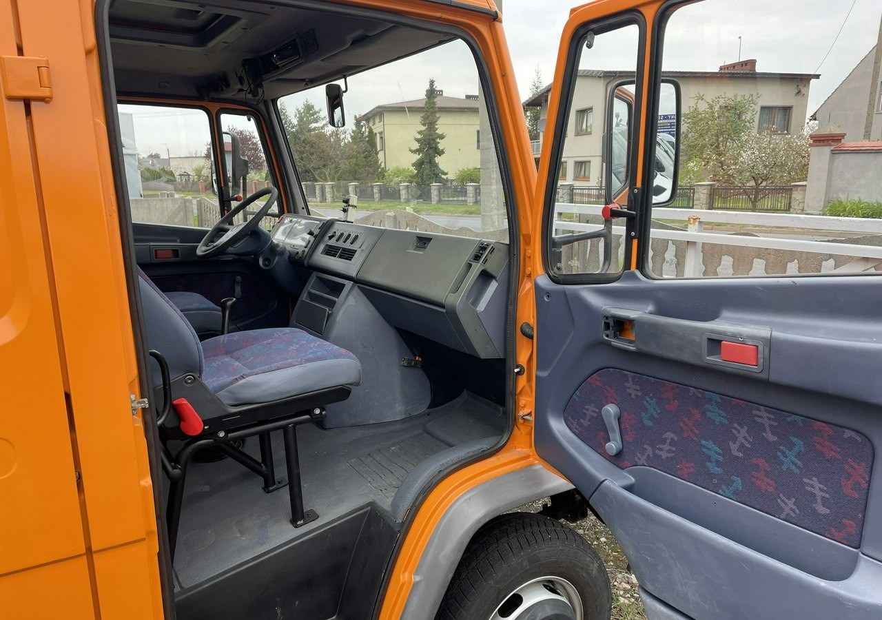 Mercedes-Benz Inny Mercedes-Benz Vario 614 Brygadówka skrzynia plandeka 6-oso doka dokka 2004 - Camión lona: foto 5 Mercedes-Benz Inny Mercedes-Benz Vario 614 Brygadówka skrzynia plandeka 6-oso doka dokka 2004 - Camión lona: foto 5