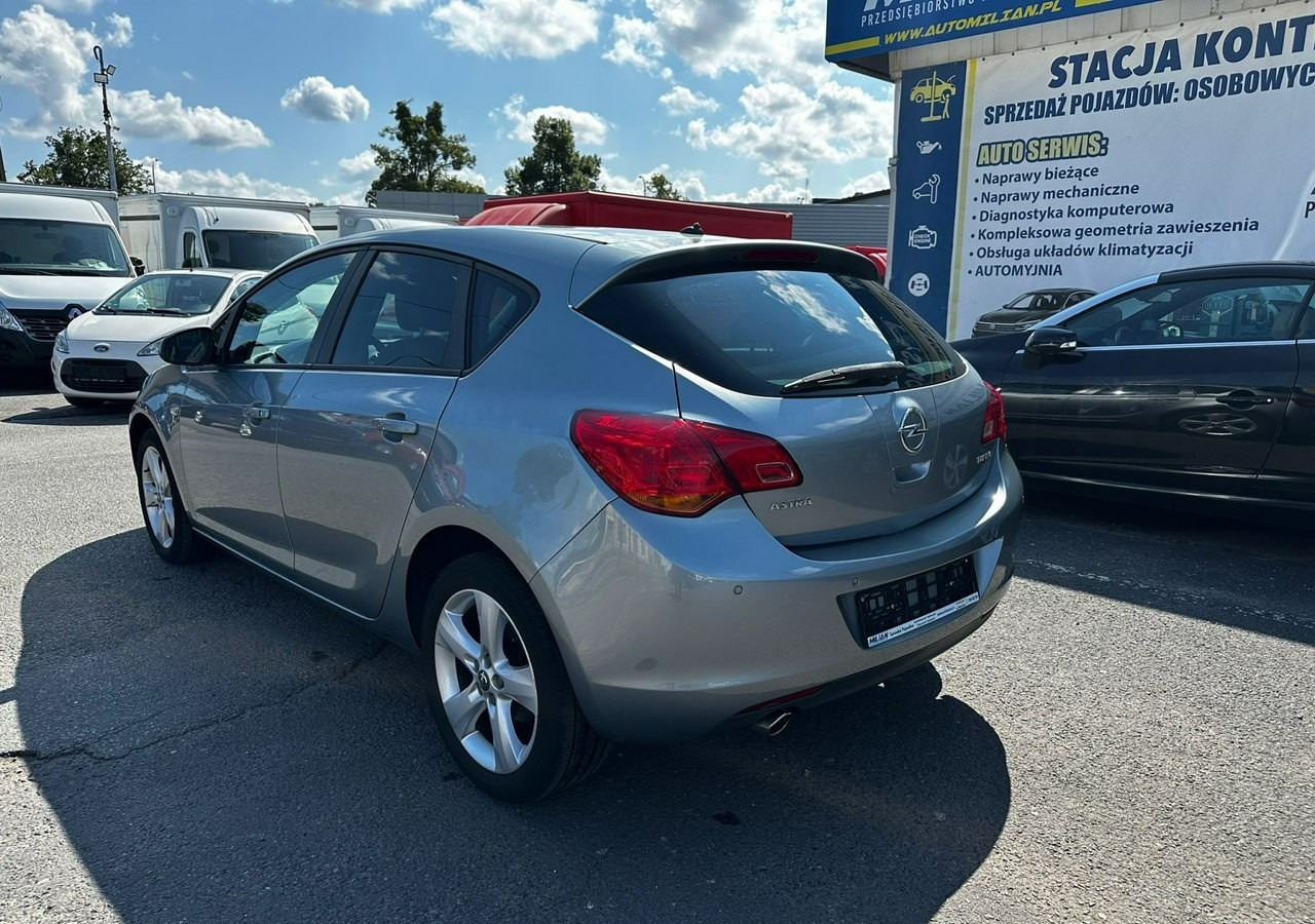 Opel Astra H Opel Astra 1.4-140KM Nowy silnik świeżo sprowadzony 2012 - Hatchback: foto 4 Opel Astra H Opel Astra 1.4-140KM Nowy silnik świeżo sprowadzony 2012 - Hatchback: foto 4